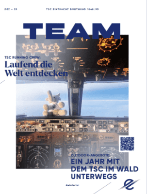 Cover eines Magazins mit dem Titel &bdquo;TEAM&ldquo;, im Hintergrund das Cockpit eines Flugzeugs und die Worte &bdquo;Laufend die Welt entdecken&ldquo;.