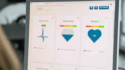Computer, welcher Ergebnisse der Screenings anzeigt