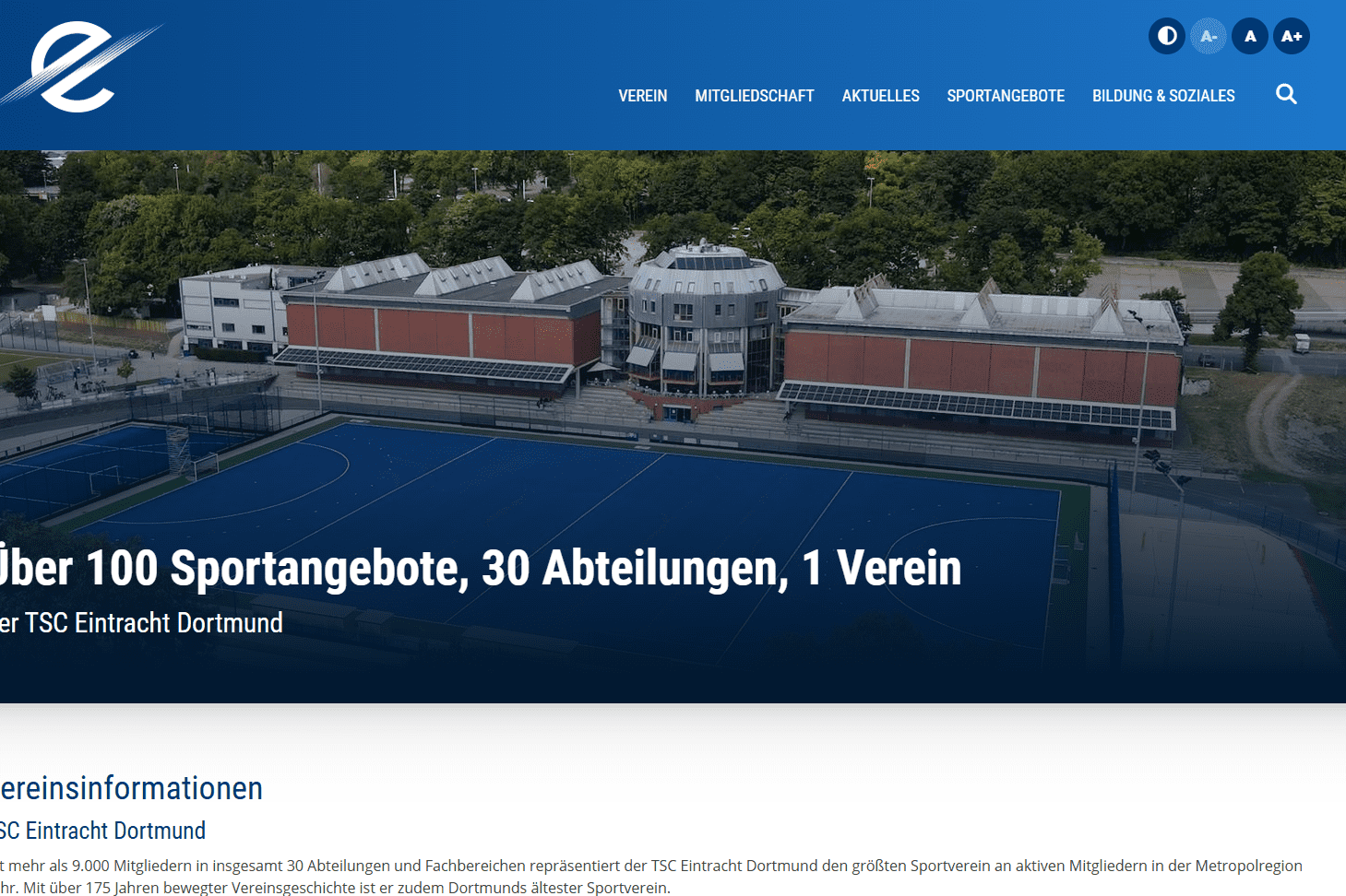 Luftaufnahme des TSC Eintracht Dortmund mit Sportpl&auml;tzen und einem modernen Vereinsgeb&auml;ude im Hintergrund.