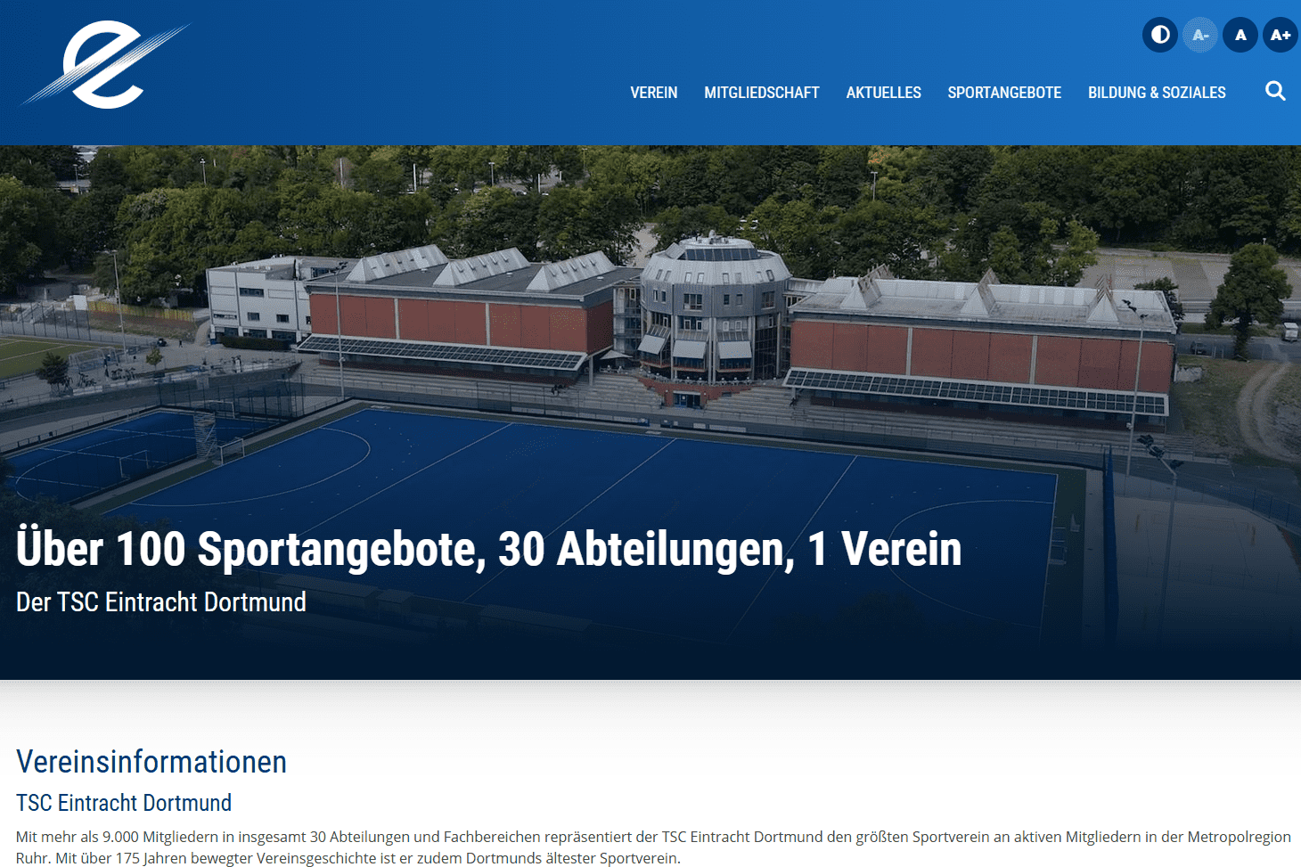 Luftaufnahme des TSC Eintracht Dortmund mit Sportplätzen und einem modernen Vereinsgebäude im Hintergrund.