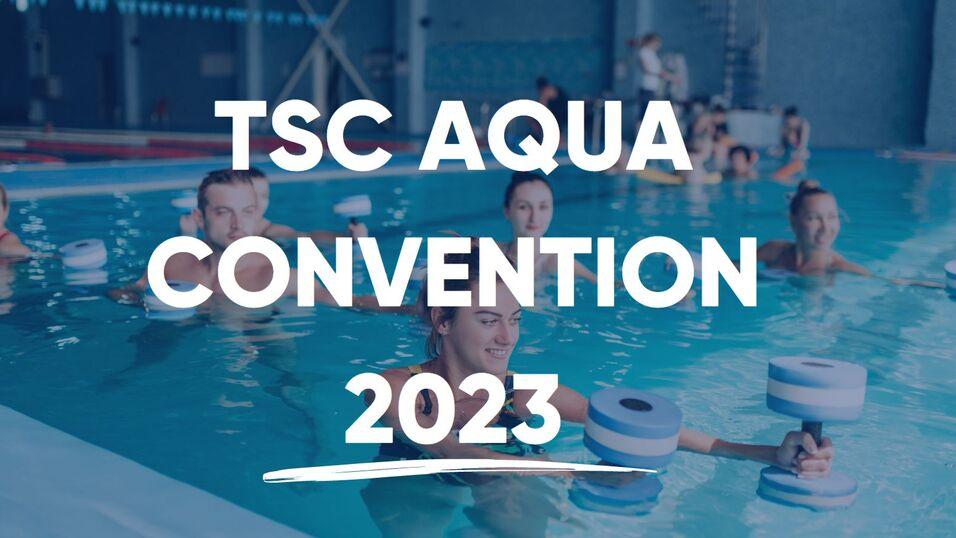 Teilnehmer der TSC Aqua Convention 2023 beim Aqua-Workout mit Hanteln in einem Schwimmbad.