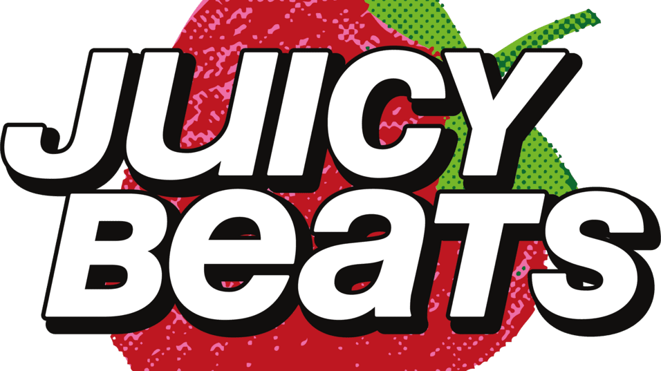 Logo von "Juicy Beats" mit roter Erdbeere und bunten Punkten im Hintergrund. Schriftzug in verschiedenen Schriftarten.
