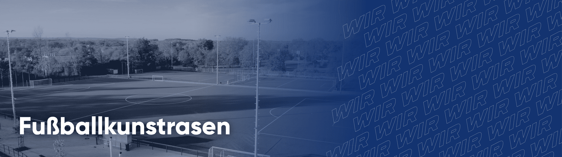 Blick auf ein Fu&szlig;ballfeld mit Kunstrasen und Flutlichtanlagen, im Hintergrund ein blauer Farbverlauf und der Schriftzug &bdquo;Fu&szlig;ballkunstrasen&ldquo;.